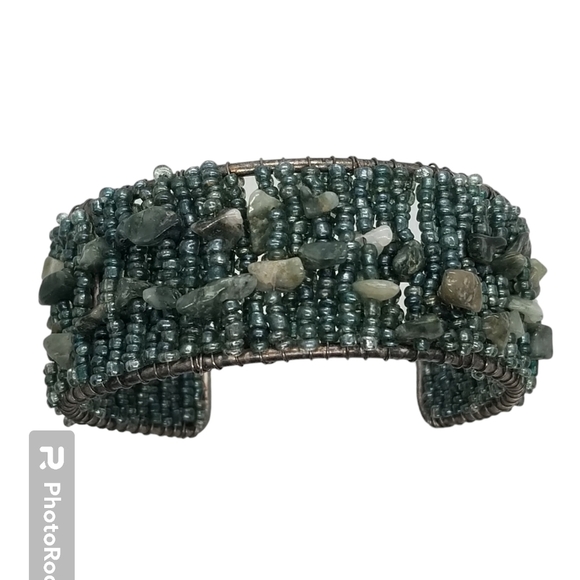 VINTAGE SILVERTONED CUFF BRACELET WITH BLUE GLASS SEED BEAD & GEMSTONE DETAIL - Picture 3 of 5